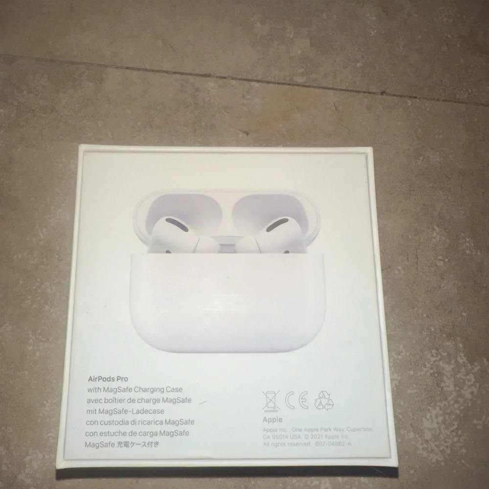 AirPods Pro - Picture 2 of 4
